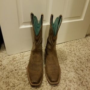 Ariat cowgirl boots